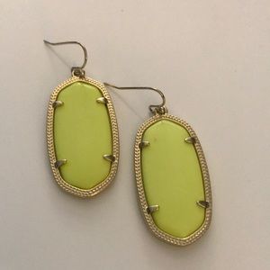 Kendra Scott Danielle earring in neon yellow